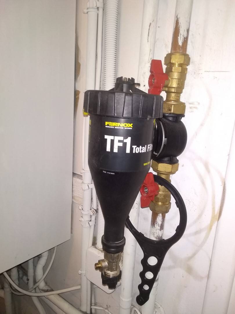 Installation filtre à boue TF1 Fernox sur circuit de chauffage