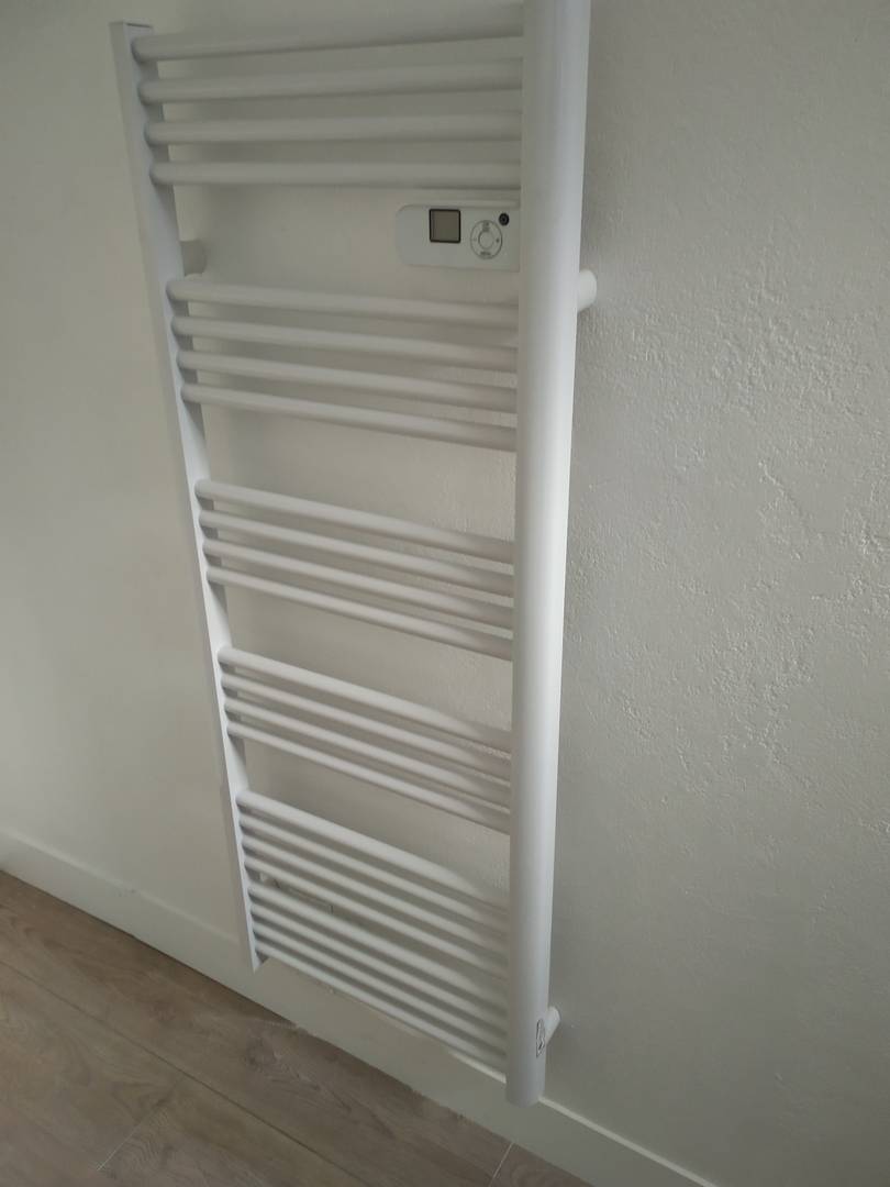 Installation radiateur Atlantic sèche serviette 1000 watts 